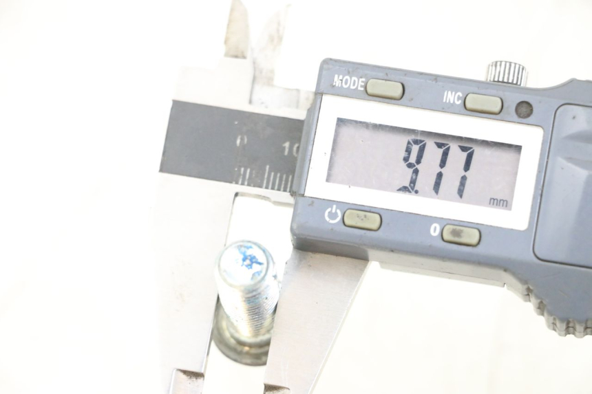 photo de BREMSSCHEIBENBEFESTIGUNGSSCHRAUBE MBK STUNT NAKED 50 (2004 - 2018) - Zoom auf Gebrauchszustand