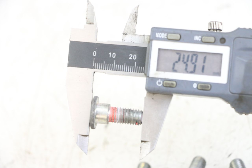 photo de BREMSSCHEIBENSCHRAUBE SUZUKI BURGMAN 125 (2018 - 2021) - Detailansicht des Bauteils