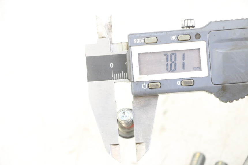 photo de BREMSSCHEIBENSCHRAUBE SUZUKI BURGMAN 125 (2018 - 2021) - Zoom auf Gebrauchszustand