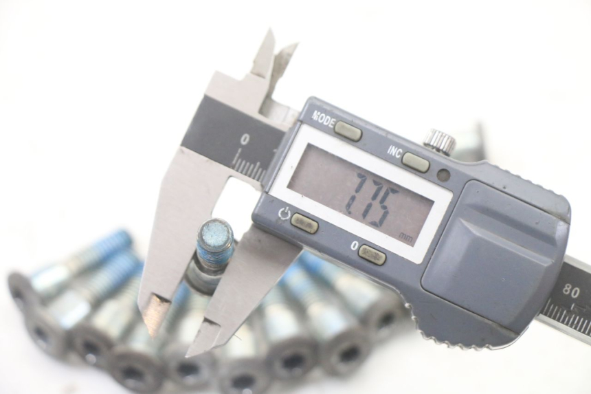 photo de BREMSSCHEIBENSCHRAUBE SUZUKI GSF S BANDIT 600 (2000 - 2004) - Alternative Perspektive