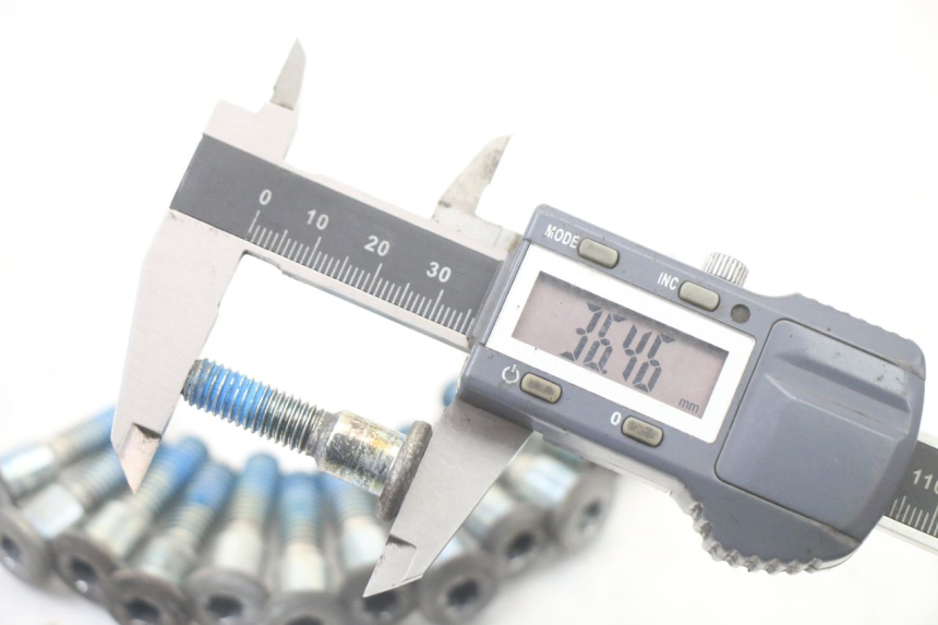 photo de BREMSSCHEIBENSCHRAUBE SUZUKI GSF S BANDIT 600 (2000 - 2004) - Technische Nahaufnahme