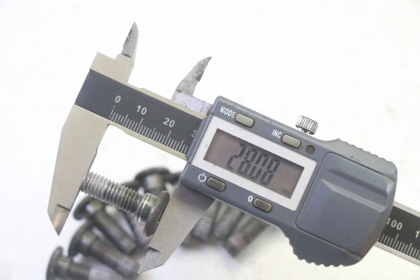 photo de BREMSSCHEIBENSCHRAUBE PEUGEOT TWEET PRO EFI 4T 50 (2021 - 2022) - Alternative Perspektive