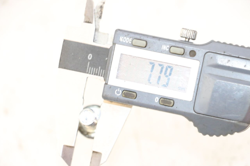 photo de BREMSSCHEIBENSCHRAUBE PEUGEOT V-CLIC VCLIC 50 (2007 - 2013) - Zoom auf Gebrauchszustand