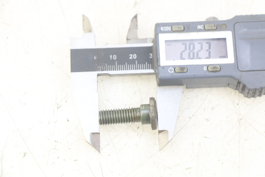 photo de BREMSSCHEIBENBEFESTIGUNGSSCHRAUBE SYM WOLF SB 125 (2011 - 2018) - Zoom auf Gebrauchszustand