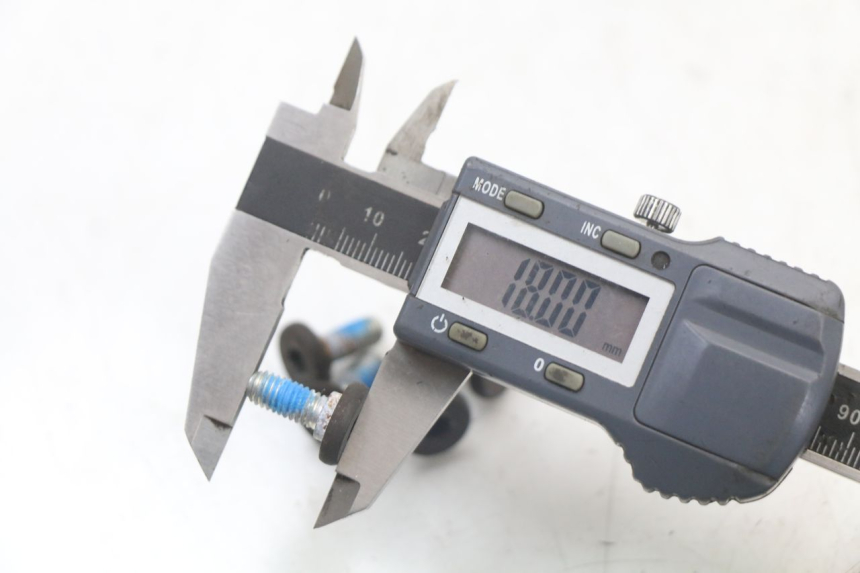 photo de BREMSSCHEIBENBEFESTIGUNGSSCHRAUBE YAMAHA X-MAX XMAX 250 (2006 - 2009) - Zoom auf Gebrauchszustand