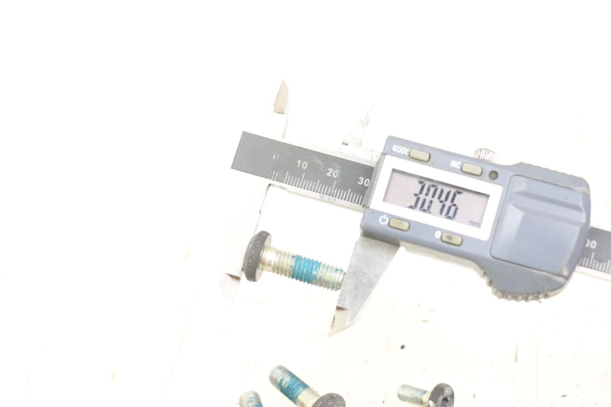 photo de BREMSSCHEIBENBEFESTIGUNGSSCHRAUBE YAMAHA XMAX X-MAX 125 (2006 - 2009) - Alternative Perspektive