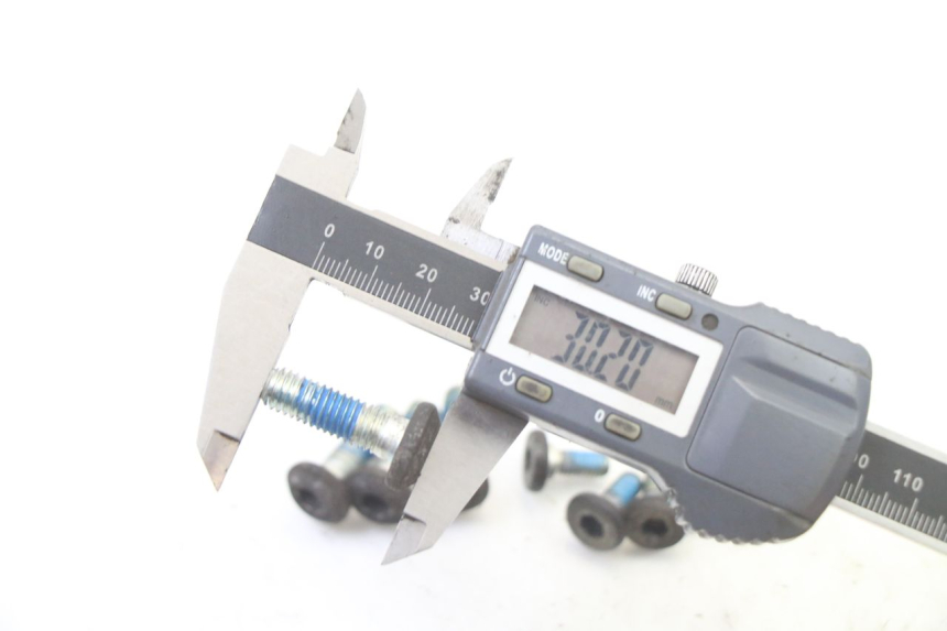 photo de BREMSSCHEIBENBEFESTIGUNGSSCHRAUBE YAMAHA XMAX X-MAX 125 (2006 - 2009) - Alternative Perspektive