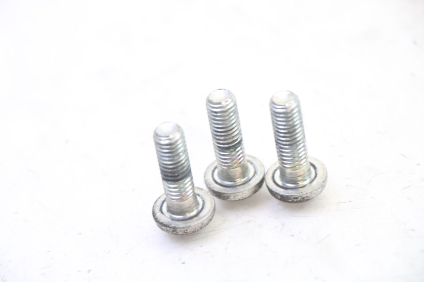 photo de BREMSSCHEIBENSCHRAUBE YAMAHA XMAX X-MAX 125 (2021 - 2025) - Zoom auf Gebrauchszustand