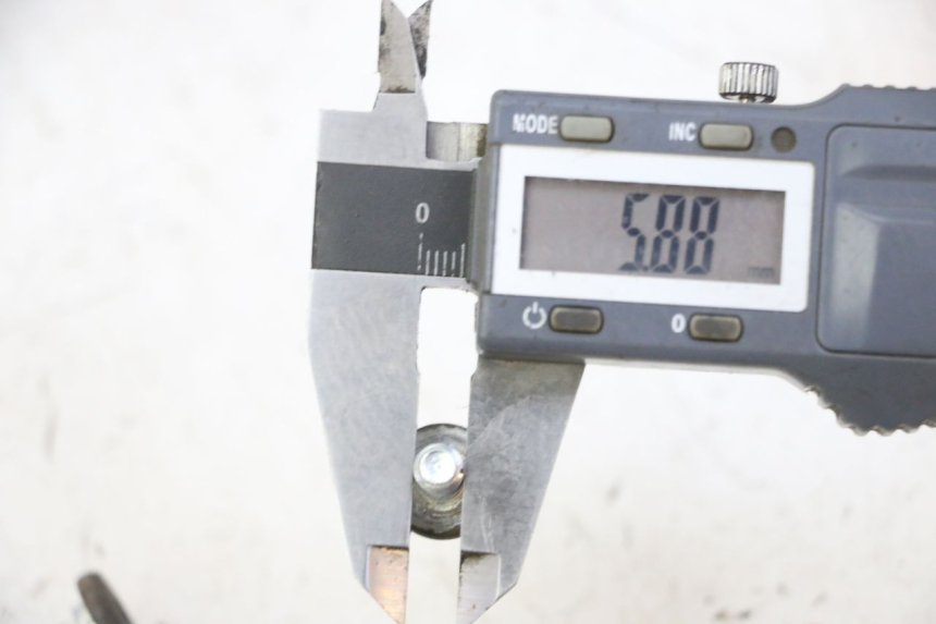 photo de BREMSSCHEIBENBEFESTIGUNGSSCHRAUBE YAMAHA X-MAX XMAX 250 (2006 - 2009) - Zoom auf Gebrauchszustand