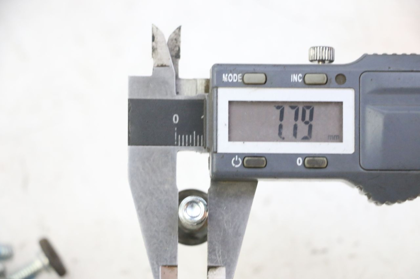 photo de BREMSSCHEIBENBEFESTIGUNGSSCHRAUBE YAMAHA X-MAX XMAX 250 (2006 - 2009) - Alternative Perspektive