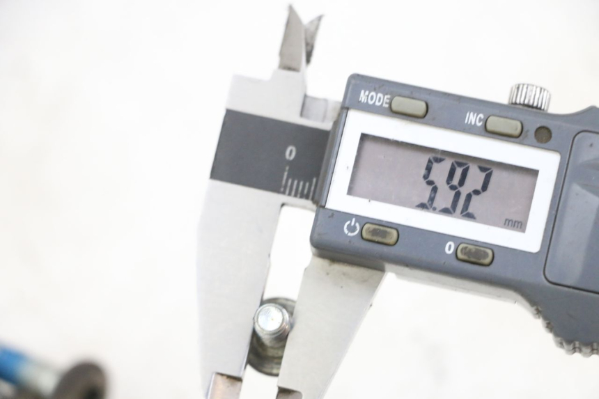 photo de BREMSSCHEIBENBEFESTIGUNGSSCHRAUBE YAMAHA XMAX X-MAX 125 (2006 - 2009) - Zoom auf Gebrauchszustand