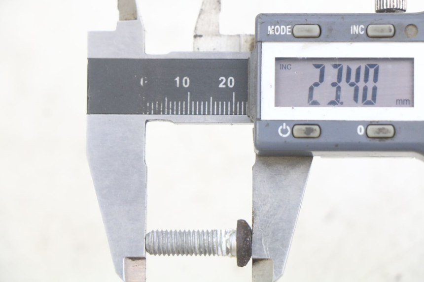 photo de BREMSSCHEIBENBEFESTIGUNGSSCHRAUBE PIAGGIO XEVO - X EVO 125 (2007 - 2017) - Zoom auf Gebrauchszustand