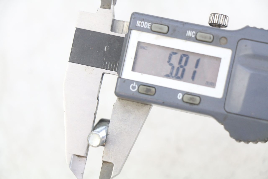 photo de BREMSSCHEIBENBEFESTIGUNGSSCHRAUBE PIAGGIO XEVO - X EVO 125 (2007 - 2017) - Detailansicht des Bauteils