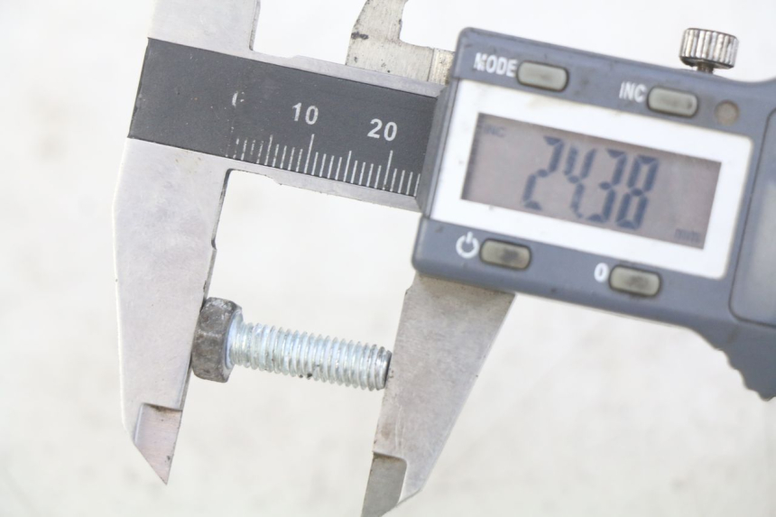 photo de BREMSSCHEIBENBEFESTIGUNGSSCHRAUBE PIAGGIO XEVO - X EVO 125 (2007 - 2017) - Zoom auf Gebrauchszustand