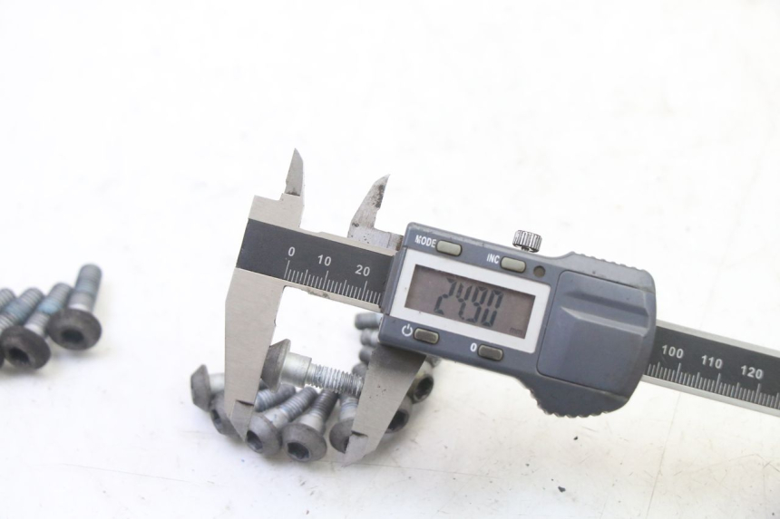 photo de BREMSSCHEIBENSCHRAUBE YAMAHA XJ6 ABS 600 (2008 - 2016) - Details der Befestigungspunkte