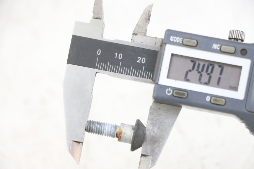 photo de BREMSSCHEIBENSCHRAUBE YAMAHA XJ6 600 (2008 - 2016) - Zoom auf Gebrauchszustand