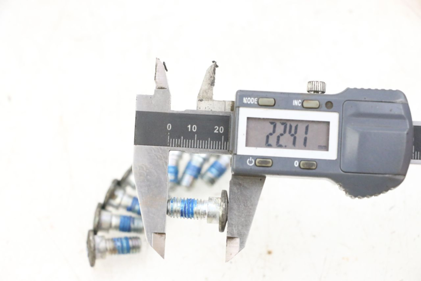 photo de BREMSSCHEIBENSCHRAUBE YAMAHA YFM R RAPTOR 250 (2008 - 2014) - Zoom auf Gebrauchszustand