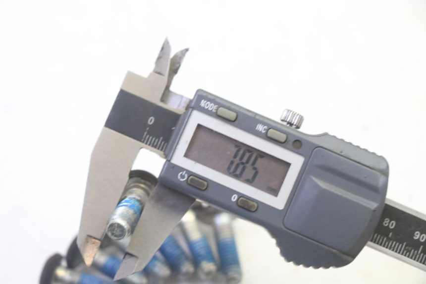 photo de BREMSSCHEIBENBEFESTIGUNGSSCHRAUBE YAMAHA YP MAJESTY 125 (2007 - 2010) - Alternative Perspektive