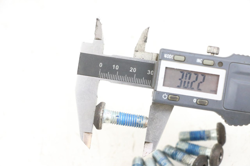 photo de BREMSSCHEIBENSCHRAUBE YAMAHA YP MAJESTY 125 (2002 - 2006) - Zoom auf Gebrauchszustand