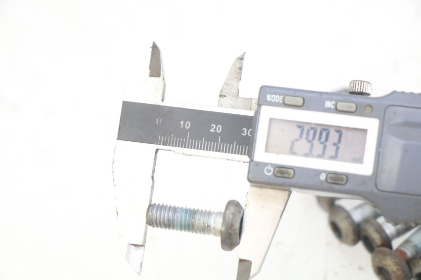 photo de BREMSSCHEIBENBEFESTIGUNGSSCHRAUBE YAMAHA YZF R THUNDERCAT 600 (1996 - 2003) - Detailansicht des Bauteils