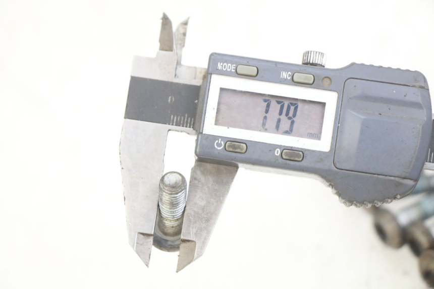 photo de BREMSSCHEIBENBEFESTIGUNGSSCHRAUBE YAMAHA YZF R THUNDERCAT 600 (1996 - 2003) - Zoom auf Gebrauchszustand