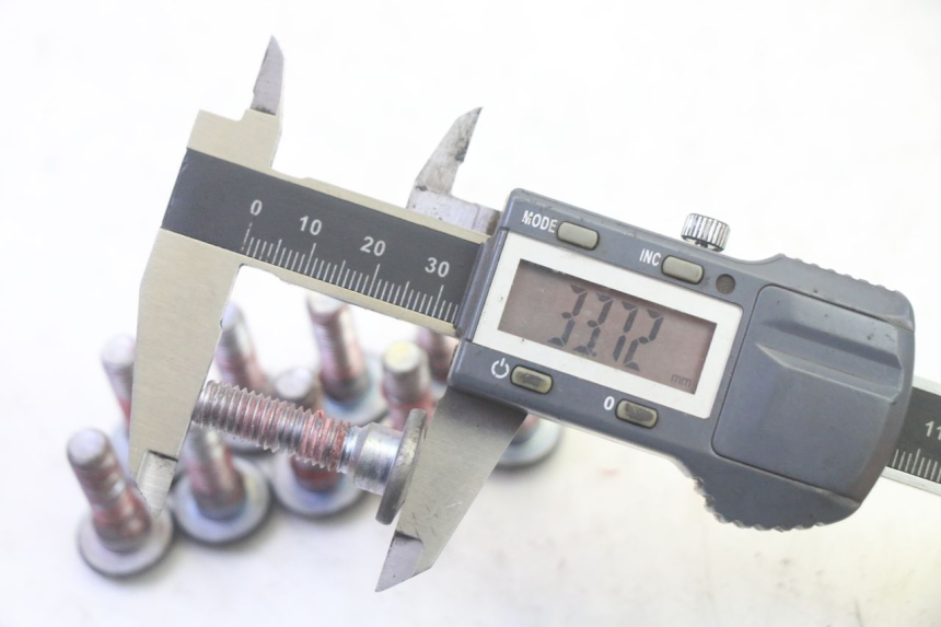 photo de BREMSSCHEIBENSCHRAUBE KAWASAKI ZR 7 750 (1999 - 2004) - Alternative Perspektive